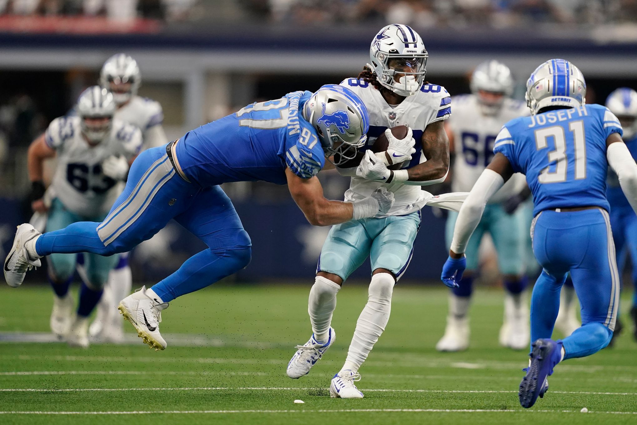 Lions-Cowboys key PFF stats: Detroit's defense shows signs of life