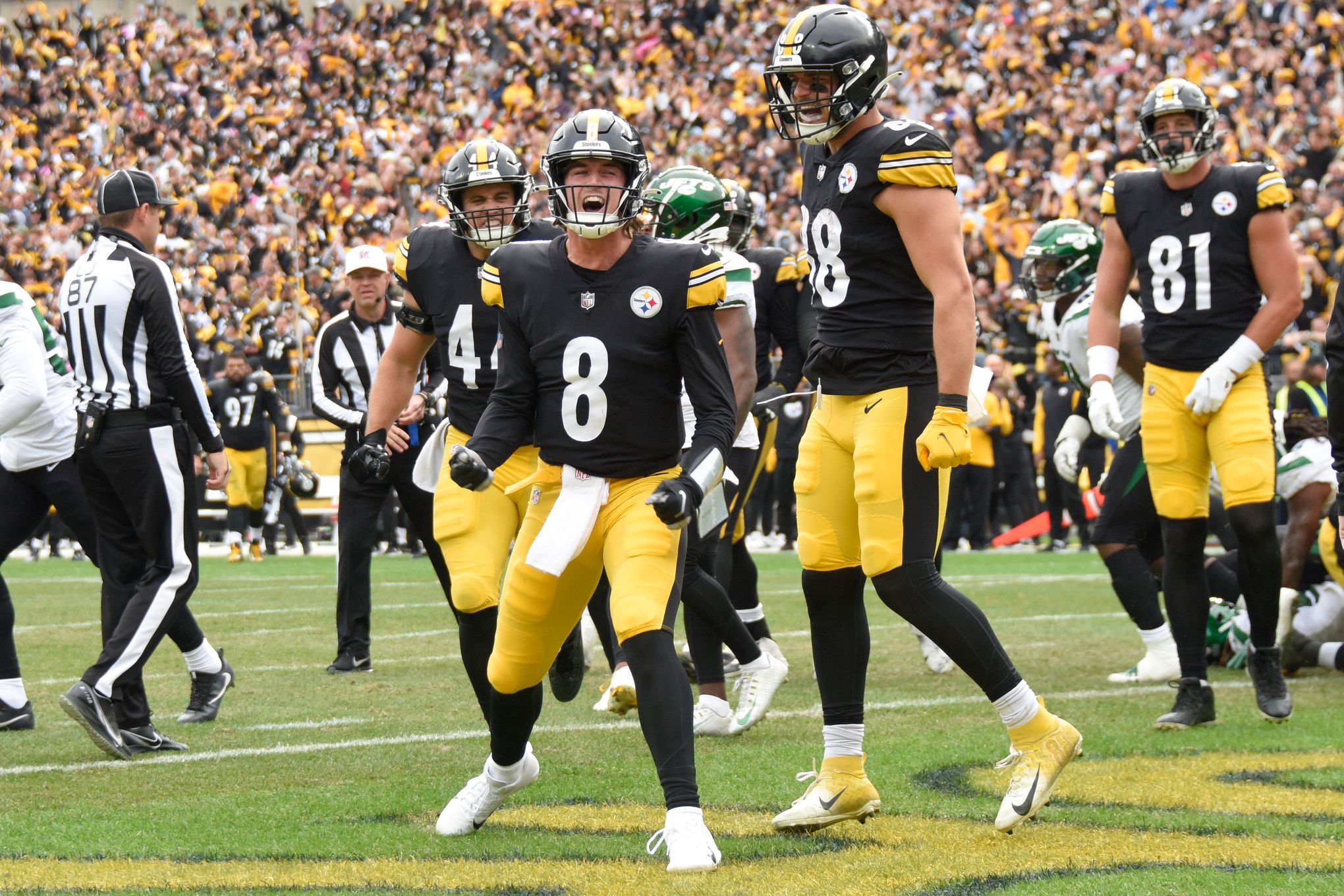 Pickett named Steelers' starter at QB against Bills, Sports