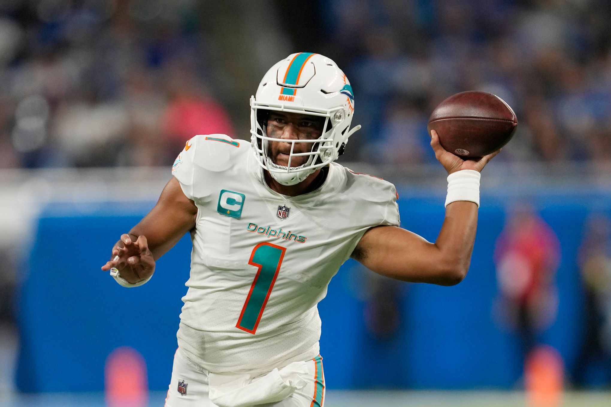 Dolphins rally from 17-point deficit to take second-half lead over