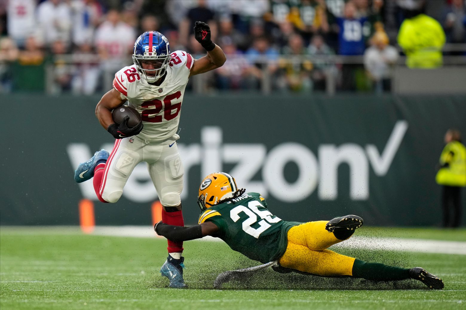 Giants spoil Packers international debut with 27-22 win