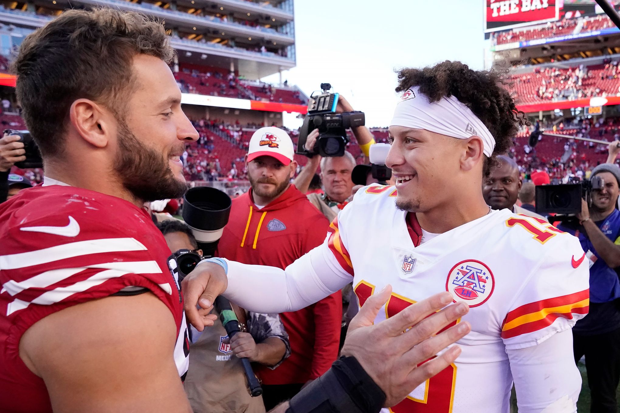 Smith, Chiefs win AFC West title with win over Chargers 