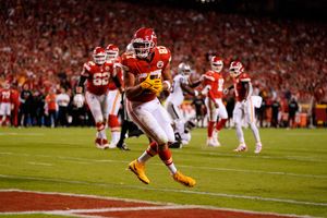 Chiefs hold on for wild 30-29 victory over rival Raiders - Seattle Sports