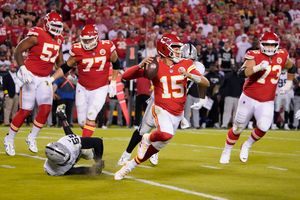 Chiefs hold on for wild 30-29 victory over rival Raiders - Seattle Sports