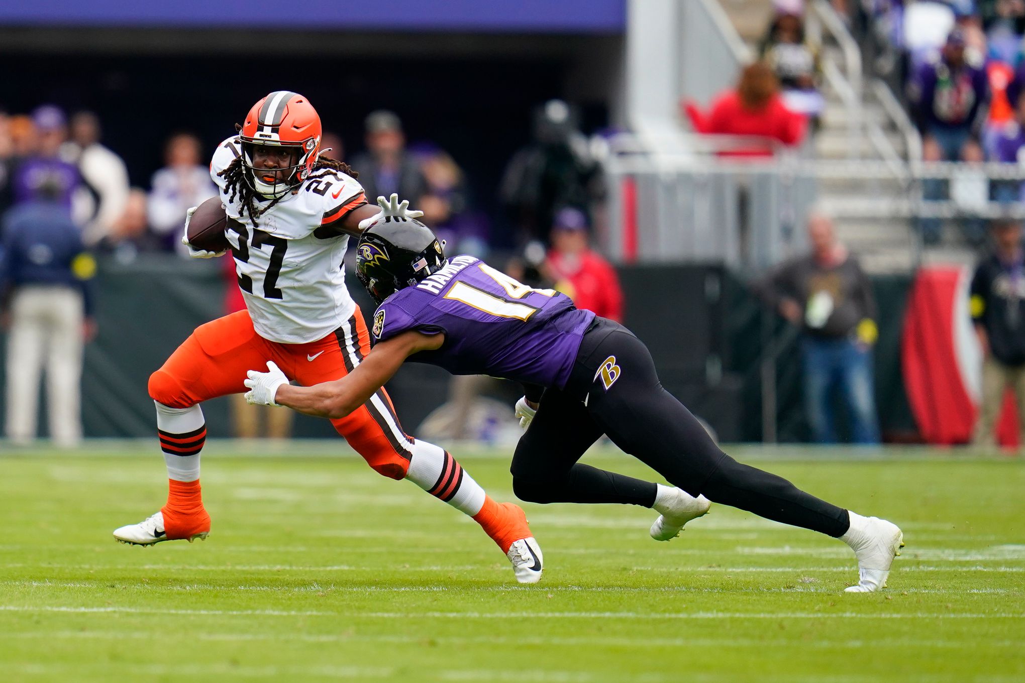 Browns RB Kareem Hunt signs 2-year contract extension