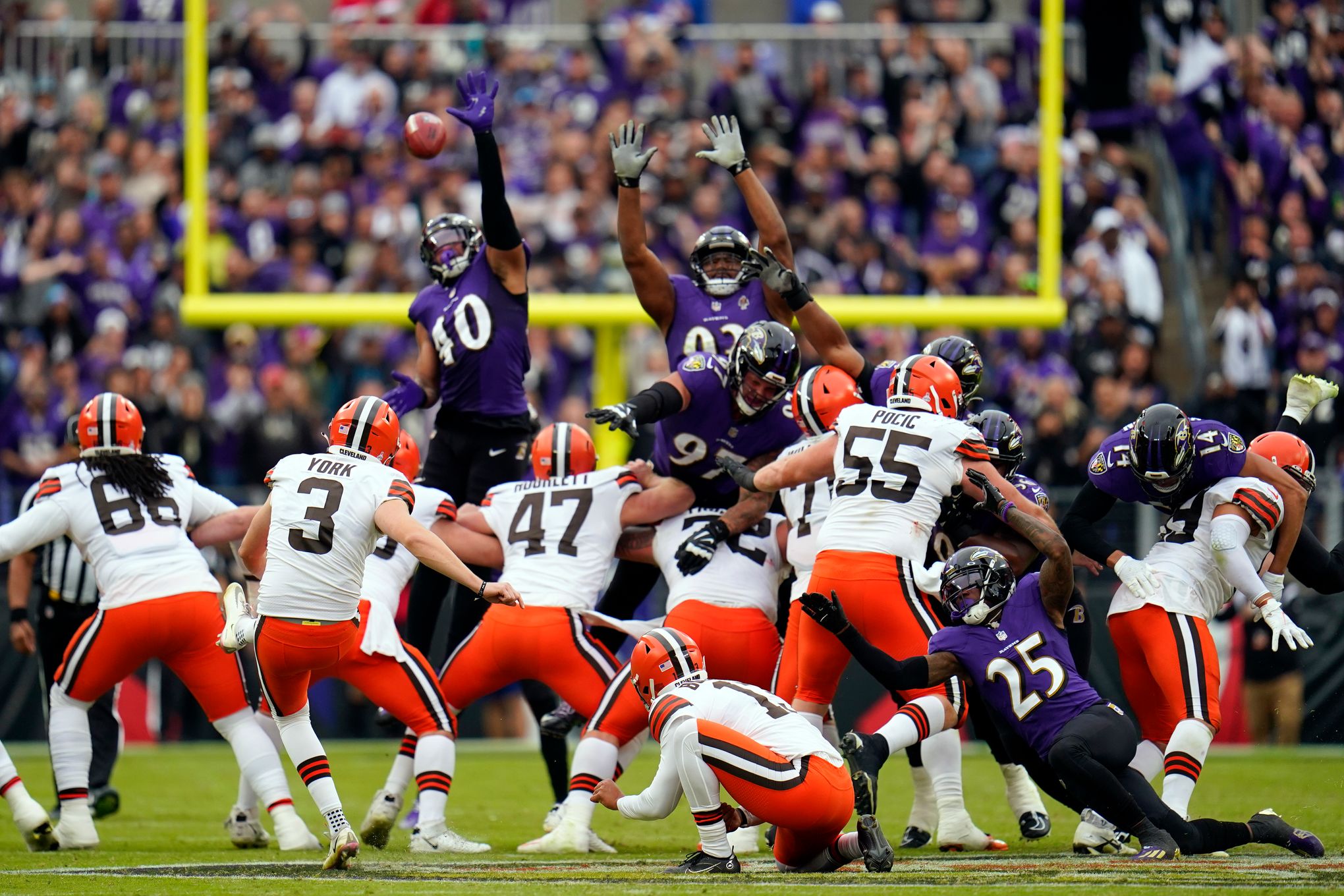 Watch Nick Chubb start Monday Night Football game vs. Ravens with 7-yard  touchdown run on opening drive 