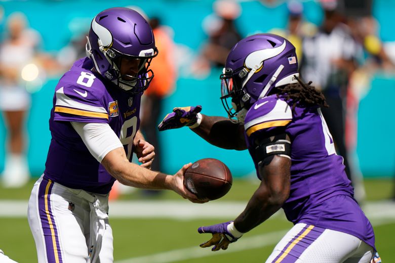 Dalvin Cook of the Minnesota Vikings runs the ball during the fourth