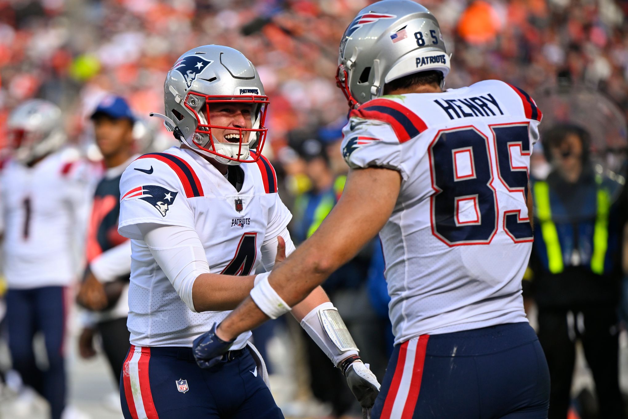 Patriots down to 3rd-string QB Bailey Zappe as Brian Hoyer ruled out with  head injury