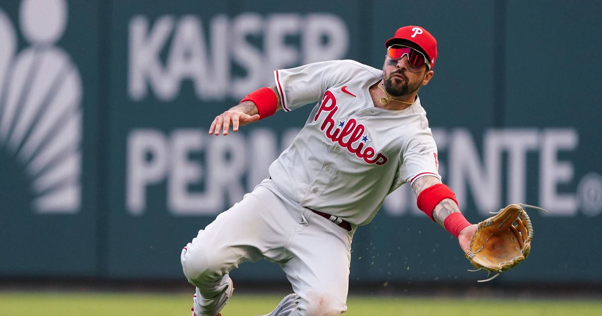 Castellanos' bat, glove help Phillies top Braves 7-6 in NLDS - The Boston  Globe