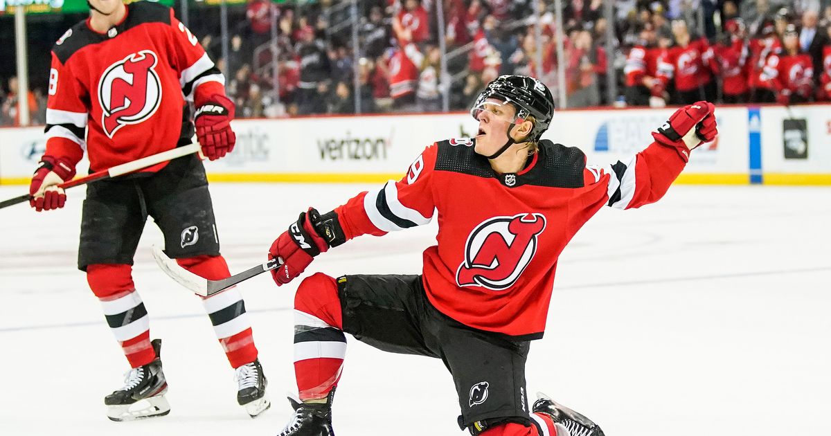 Nico Hischier late goal gives Devils the win over Calgary Flames