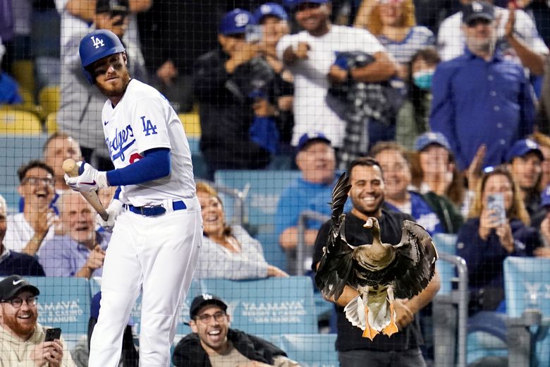 Dodgers lose 5-3, get swept by Padres