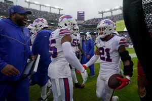 Poyer plays key role in Bills' injury-filled secondary - The San Diego  Union-Tribune