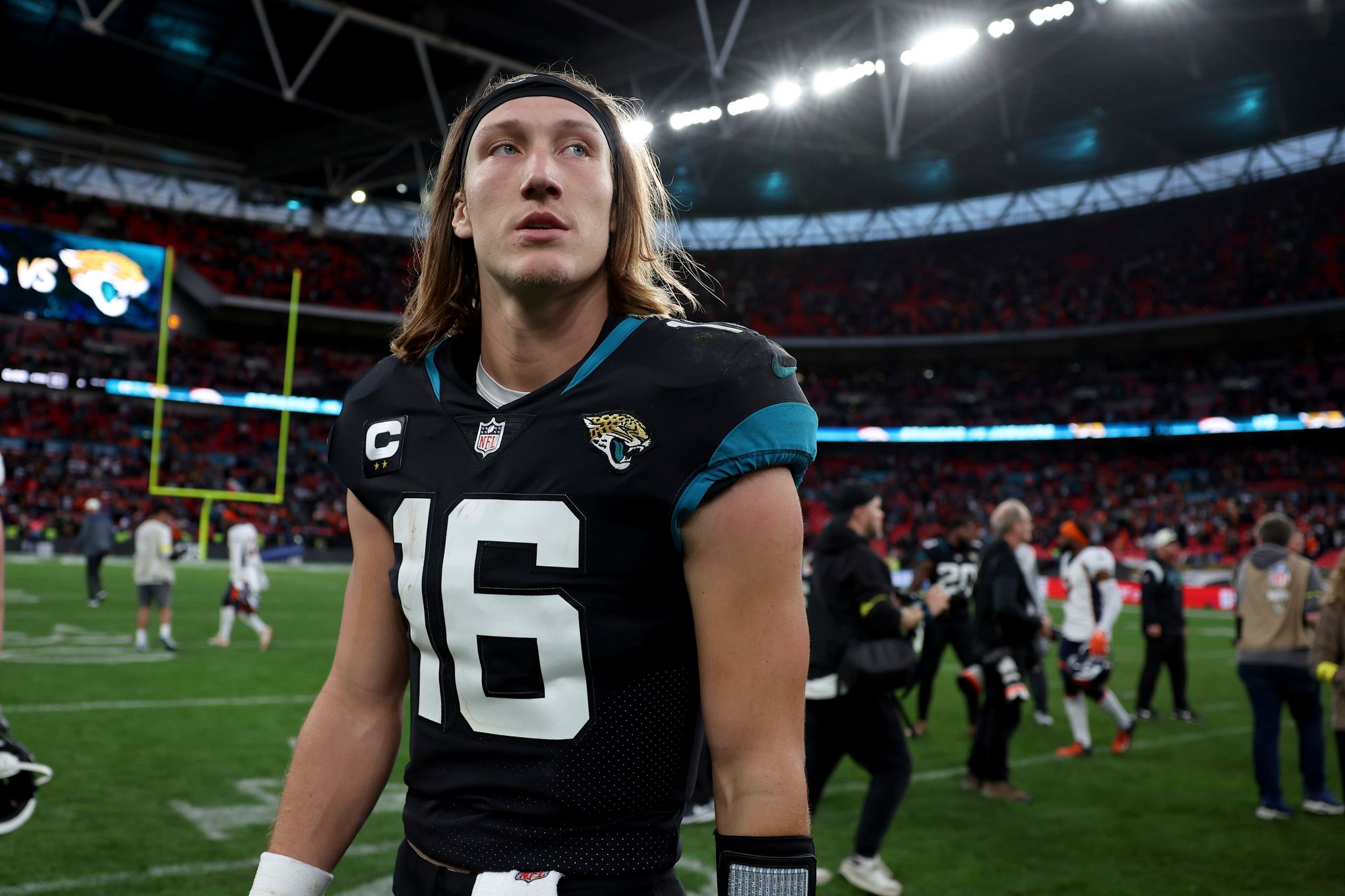 Jacksonville, FL, USA. 19th Sep, 2021. Jacksonville Jaguars quarterback Trevor  Lawrence (16) during 2nd half NFL football game between the DenverBroncos  and the Jacksonville Jaguars. Denver defeated Jacksonville 23-13 at TIAA  Bank