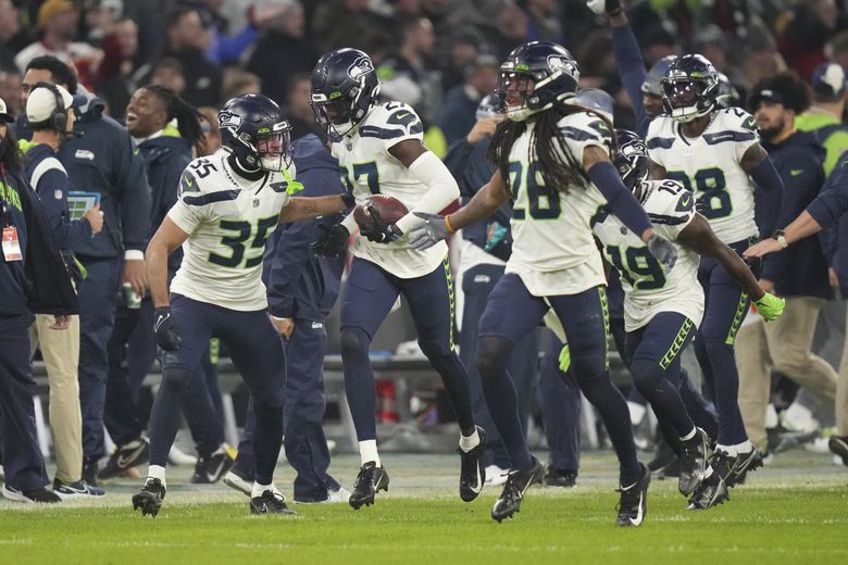 Watch Seahawks CB Tariq Woolen intercept Leonard Fournette pass to