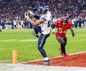 Seahawks have 3 duds and 2 studs from 21-16 loss to Bucs