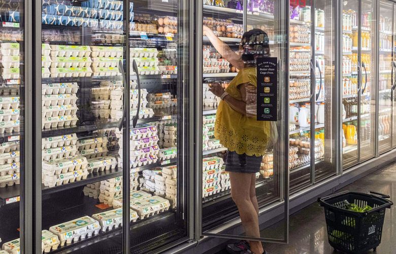 — EMBARGO: NO ELECTRONIC DISTRIBUTION, WEB POSTING OR STREET SALES BEFORE 3:01 A.M. ET ON TUESDAY, NOV. 1, 2022. NO EXCEPTIONS FOR ANY REASONS — FILE — A woman shops for groceries in Manhattan on July 13, 2022. Over the past year, the price of food eaten at home has gone up 13 percent, according to the Bureau of Labor Statistics. (Hiroko Masuike/The New York Times) XNYT174