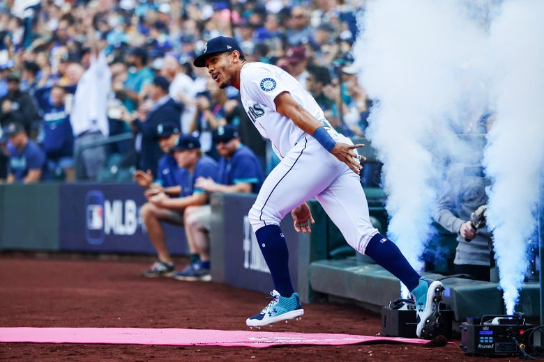 Mariners' Julio Rodriguez wins Players Choice Award as AL's top rookie