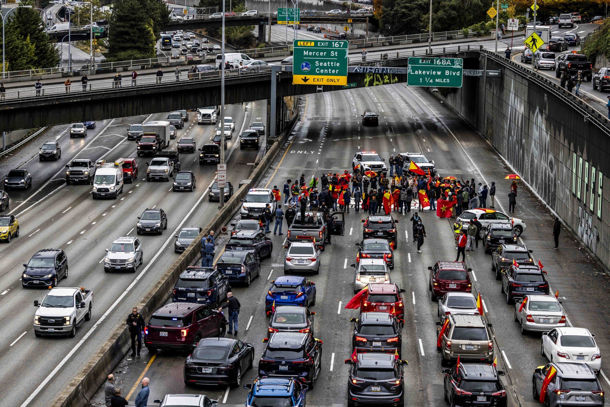 Lanes reopen after Seattle protest blocks northbound I 5 The