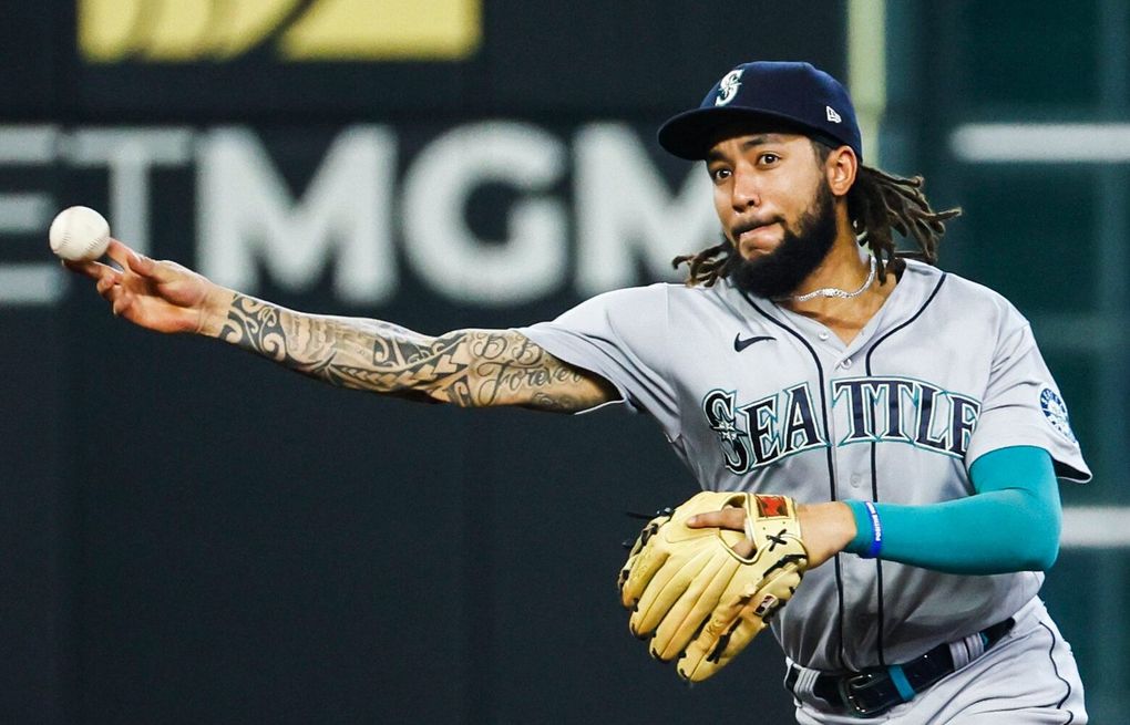 It's all coming together': Mariners' J.P. Crawford emerging as a legitimate  two-way threat [Adam Jude] : r/Mariners