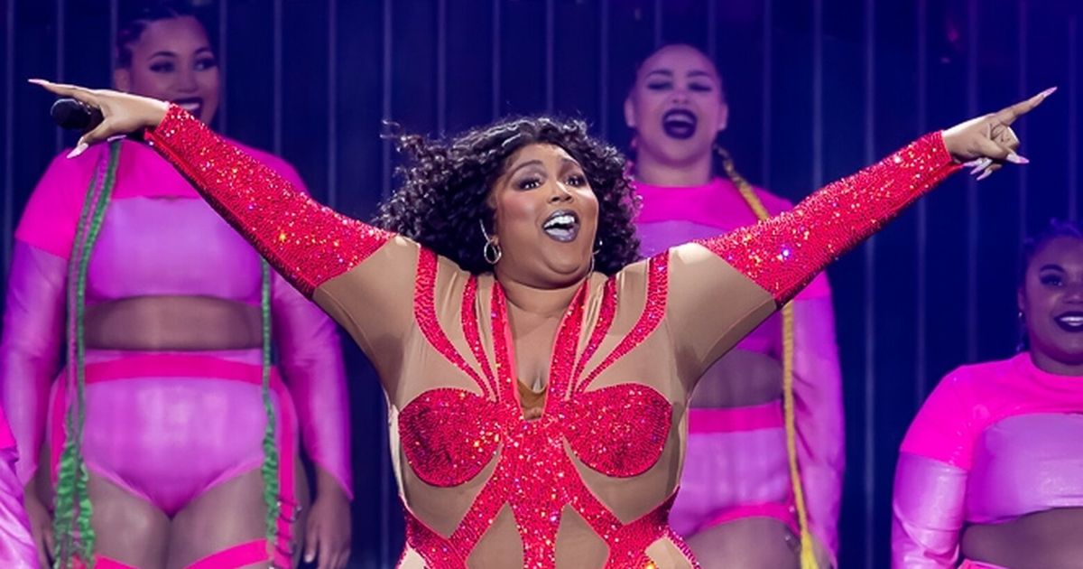 Review Lizzo treats Seattle to postelectionnight cleanse The Seattle Times