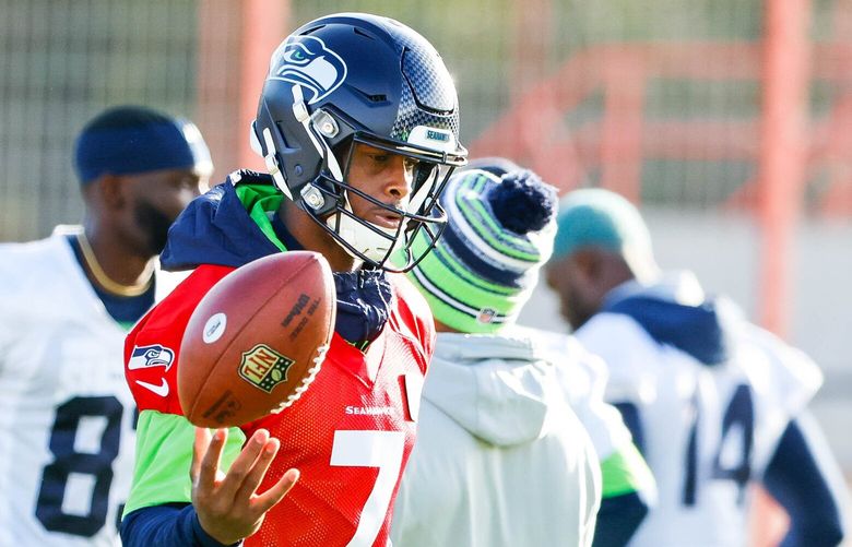 Geno Smith and the Seahawks work out Friday in Munich, Germany. 222159