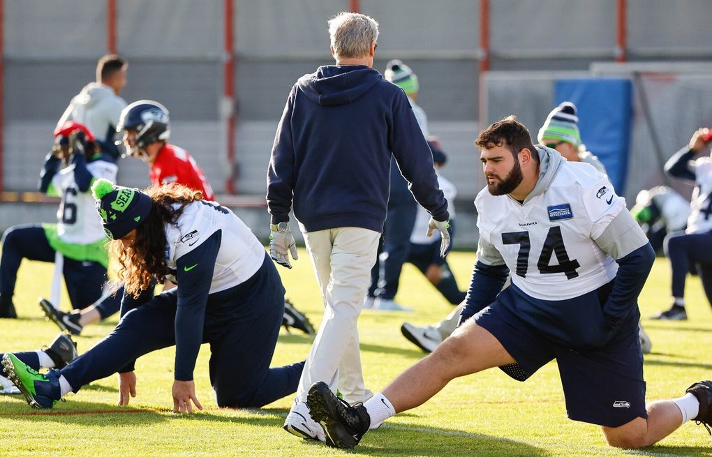 Brady & the Buccaneers train at the FC Bayern Campus, Seahawks