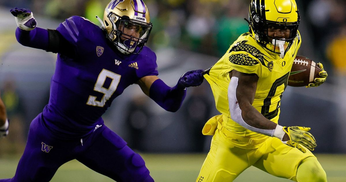 Why Washington and Oregon are both wearing home uniforms in Autzen