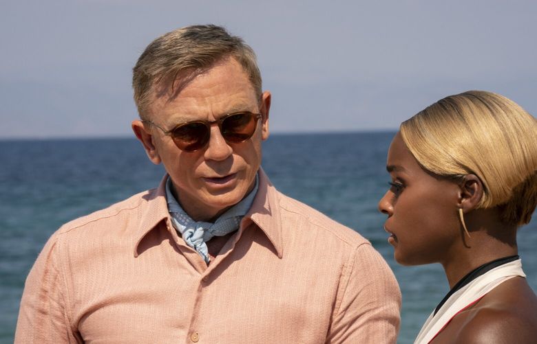 This image released by Netflix shows Daniel Craig, left, and Janelle MonÃ(degrees)e in a scene from “Glass Onion: A Knives Out Mystery.”  (John Wilson/Netflix via AP) NYET618 NYET618