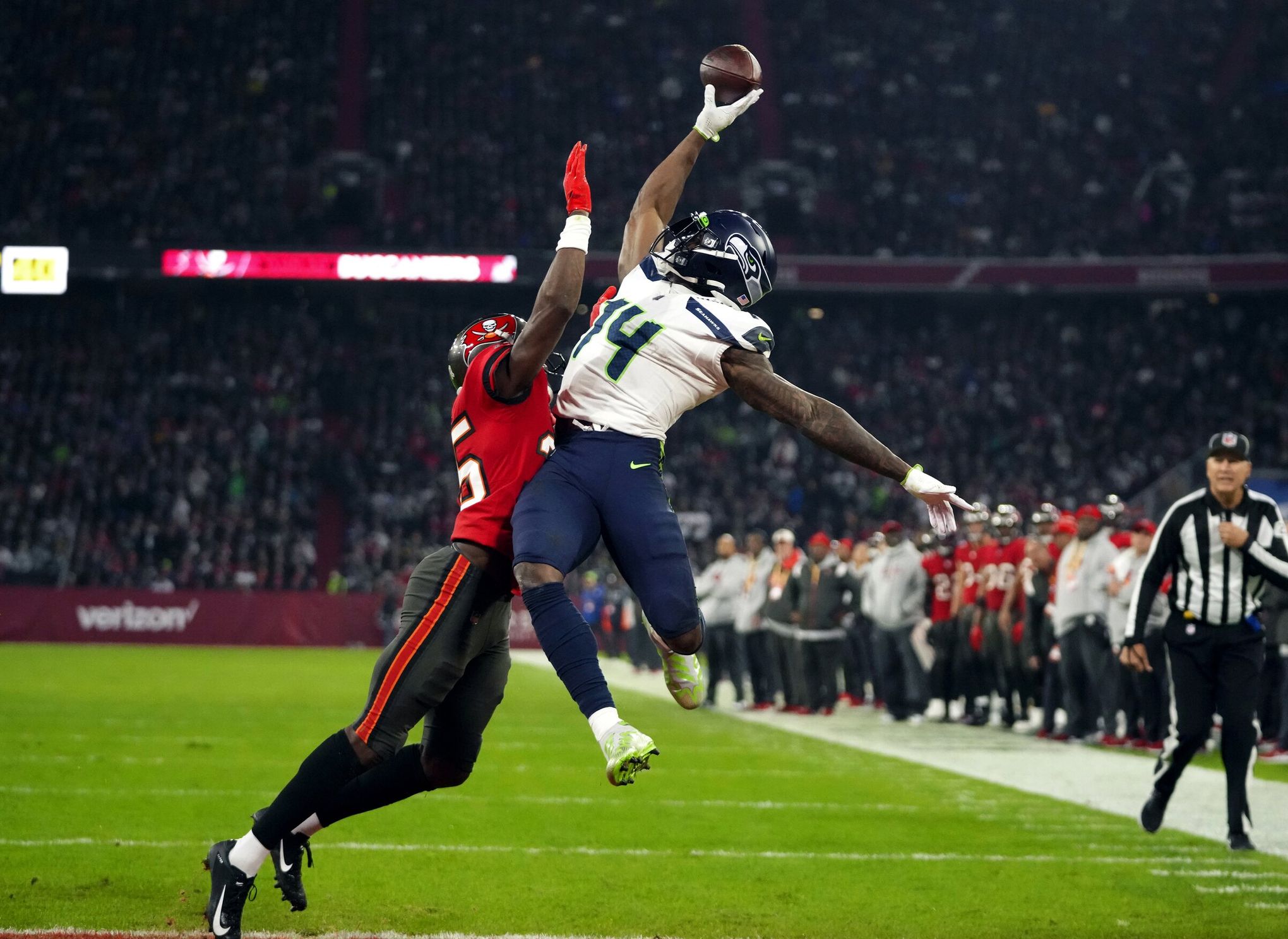 Friday Round-Up: Tyler Lockett & DK Metcalf Named Seahawks' Best