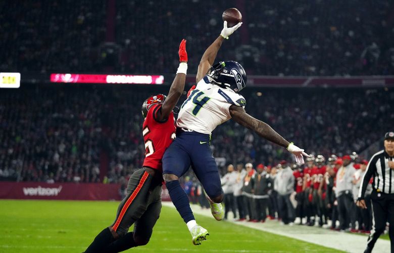 Seattle Seahawks’ DK Metcalf (14) is defended by Tampa Bay Buccaneers’ Jamel Dean (35) during the second half of an NFL football game, Sunday, Nov. 13, 2022, in Munich, Germany. The pass was incomplete. (AP Photo/Matthias Schrader) INDC126 INDC126