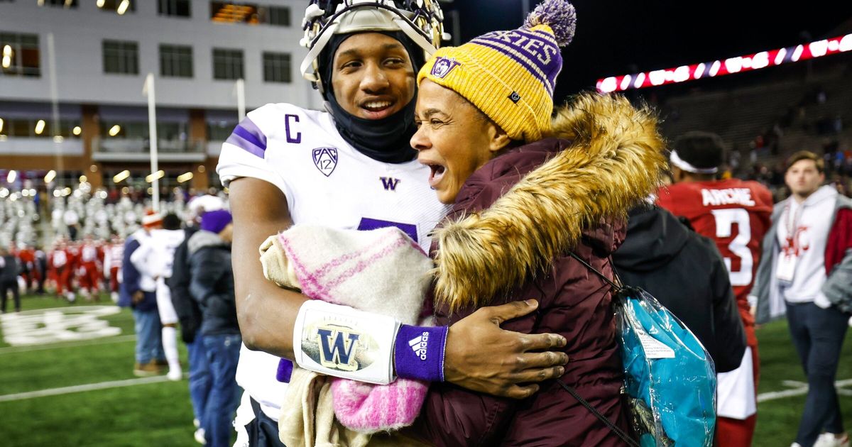 Michael Penix Jr.’s special season culminates in Huskies’ Apple Cup win, postgame family reunion