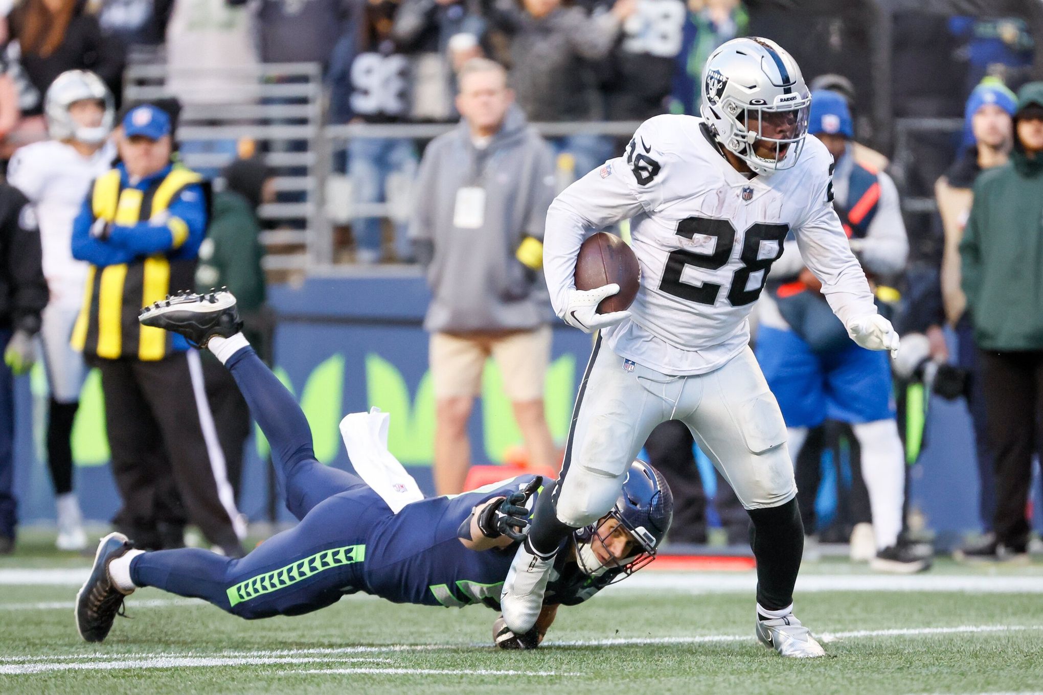 Seahawks' loss to Raiders indefensible, and that's the problem