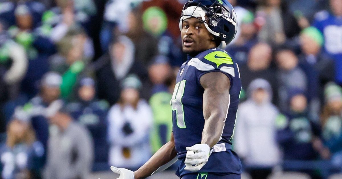 DK Metcalf flashes peace sign after big catch to seal Seahawks win