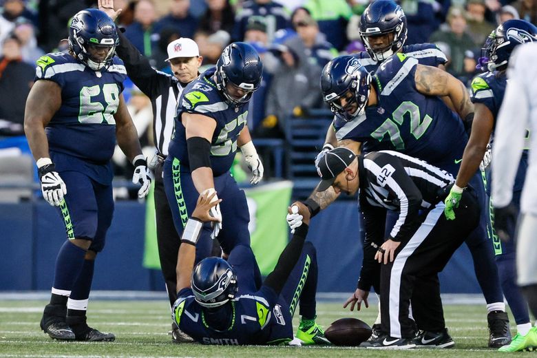 Seattle Seahawks offensive tackle Abraham Lucas (72) gets set