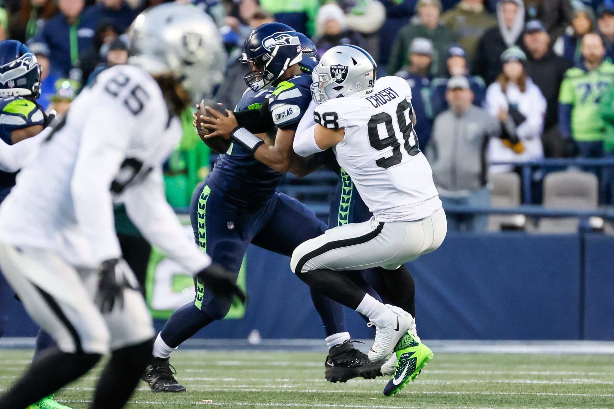 Seahawks 'didn't play well enough' on the lines against Raiders