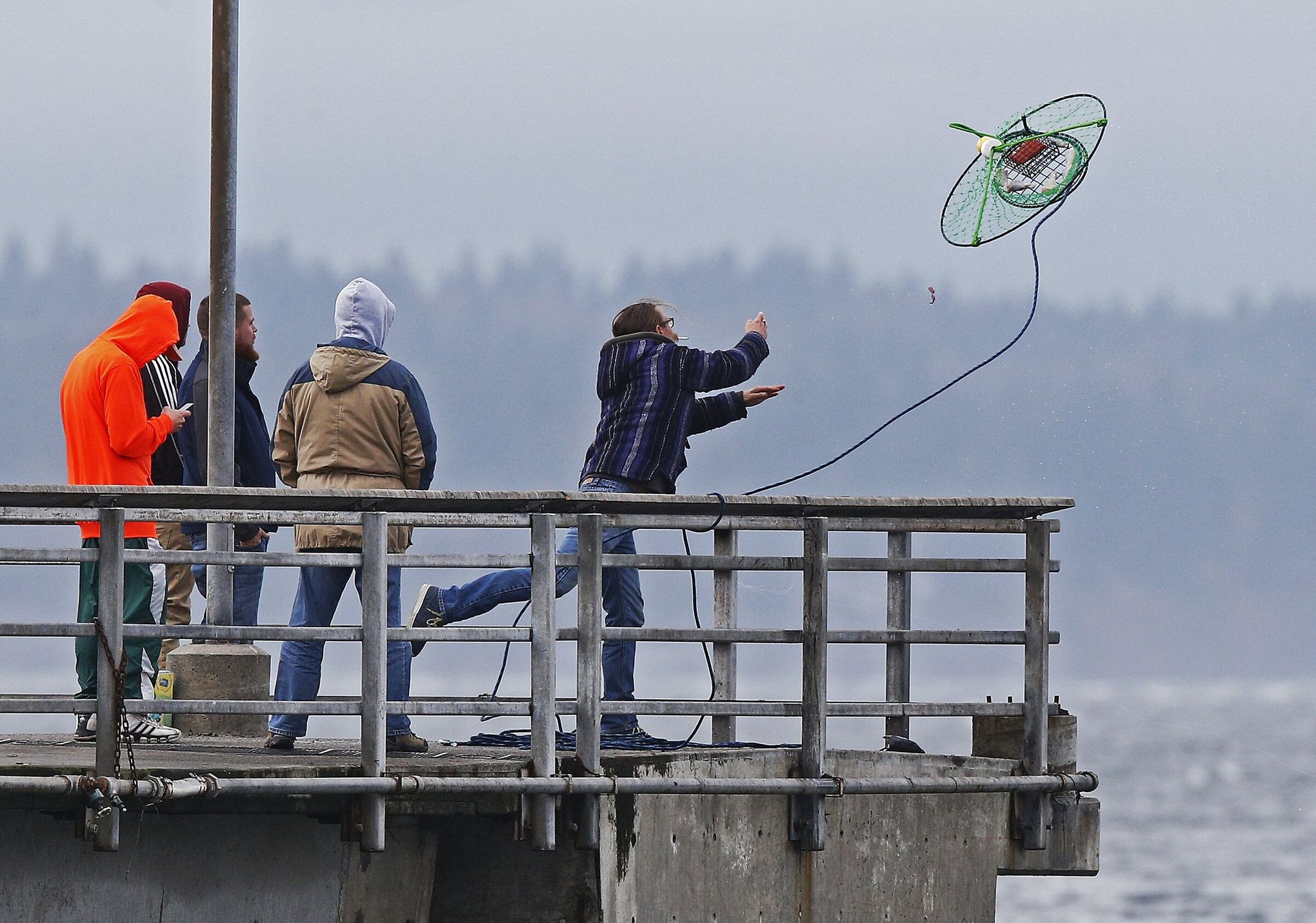 Crabbing season opens in waters off Seattle, Tacoma