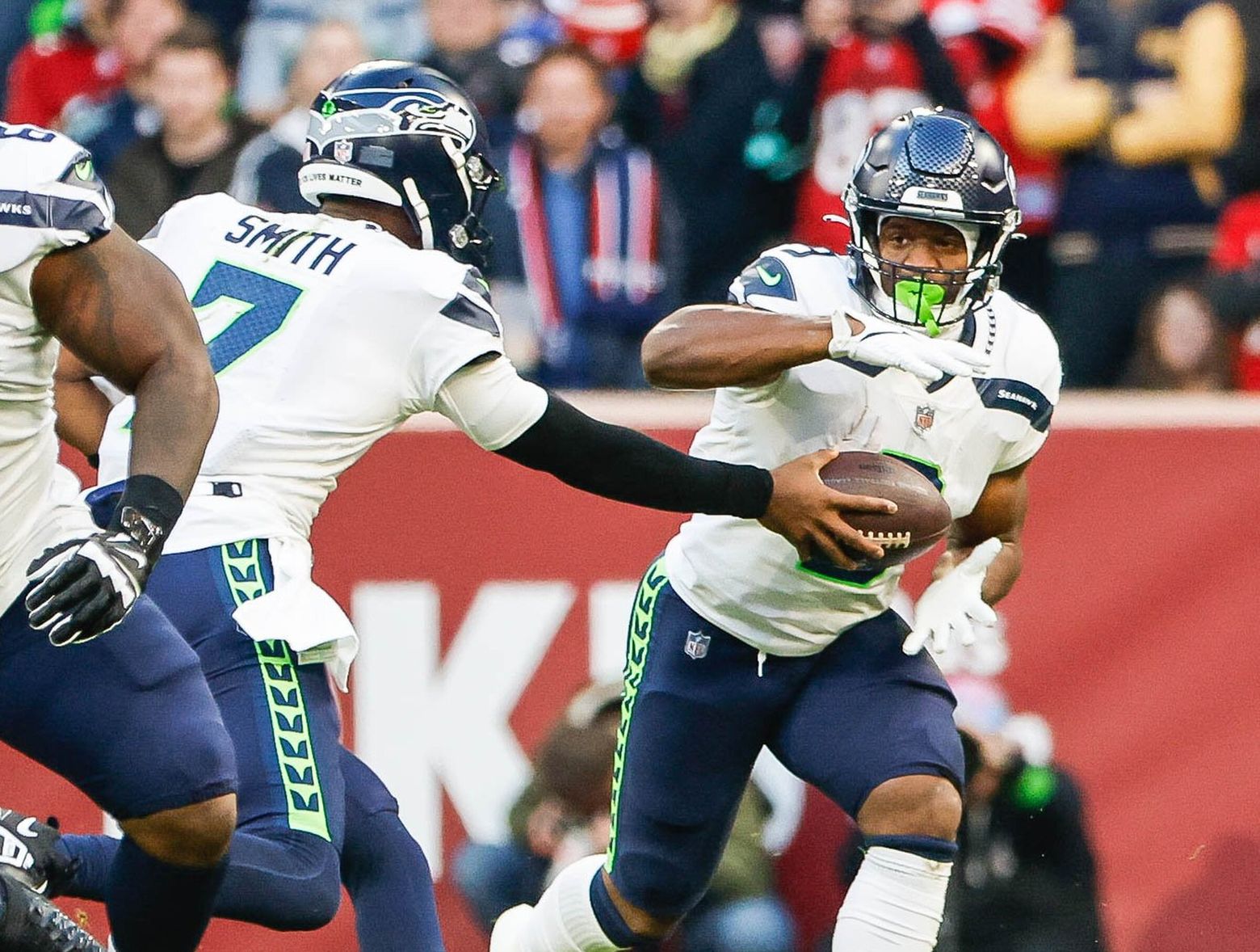 Seahawks take over 1st place in NFC West, beat Vikings on Monday Night  Football – The Denver Post