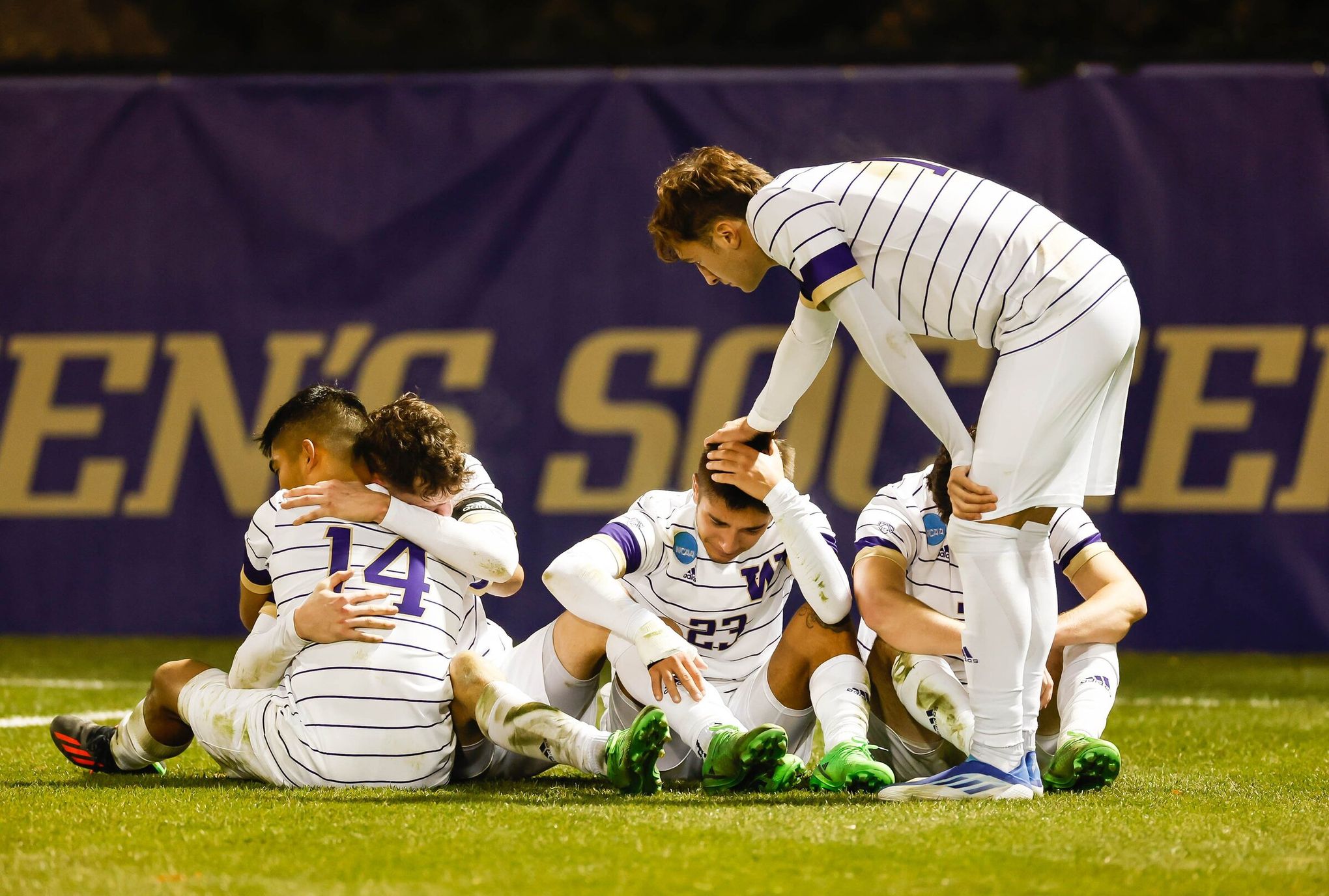 Creighton stuns No. 2 overall seed Washington in second round of NCAA men's  soccer tournament | The Seattle Times