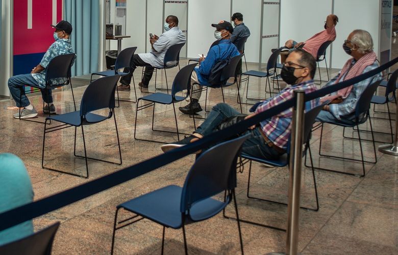 FILE – People wait for the new covid booster shot at Bellevue Hospital in New York, Sept 12, 2022. New Yorkers are falling ill with new variants of COVID and old illnesses like the flu, that masking and other precautions once held at bay. (Andrew Seng/The New York Times) XNYT8 XNYT8