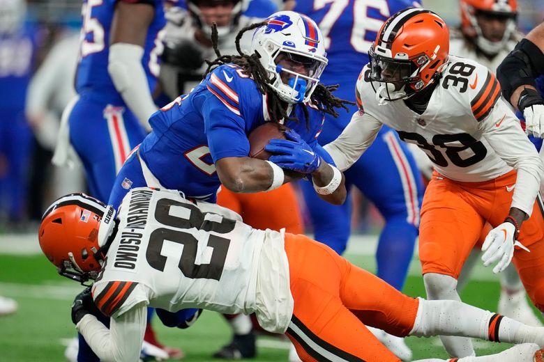 Buffalo Bills running back James Cook (28) lines up during an NFL