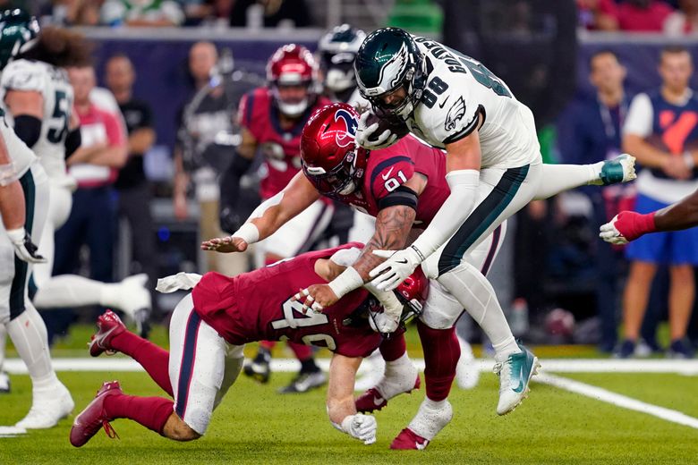 Hurts, Eagles beat Texans 29-17 for their first 8-0 start