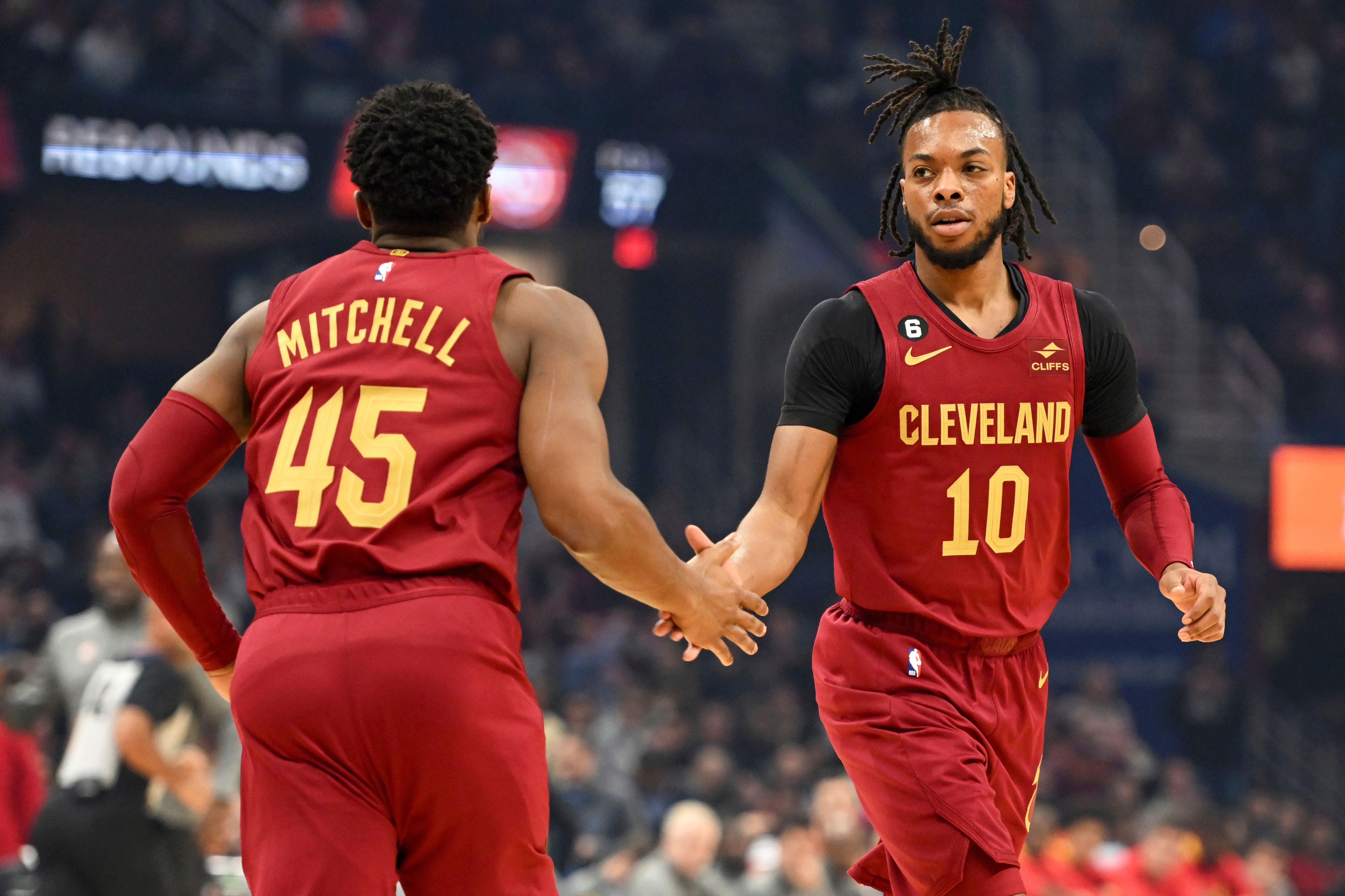 Mitchell, Garland combine for 55 in Cavs' win over Hawks | The