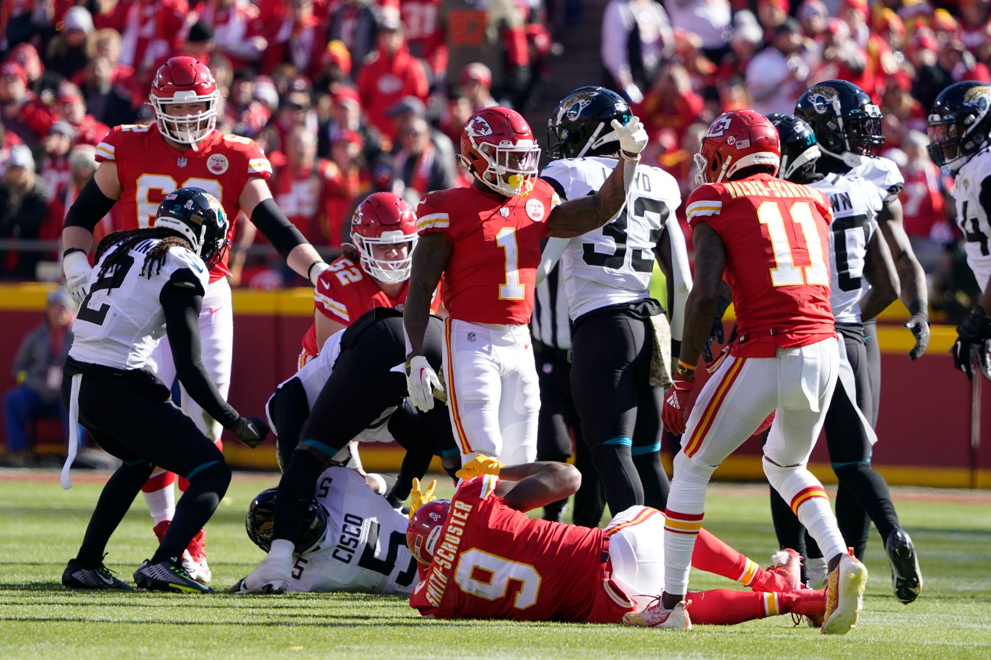 Chiefs 'mad' over no-call as JuJu Smith-Schuster enters concussion protocol  - ESPN