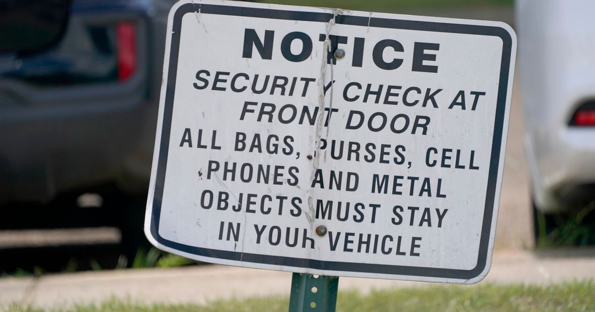 Federal judge appoints receiver to manage Mississippi jail The