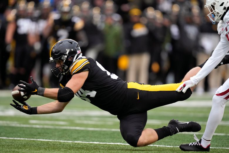 Watch: Iowa football scores its first passing touchdown of the 2022 season  - The Daily Iowan