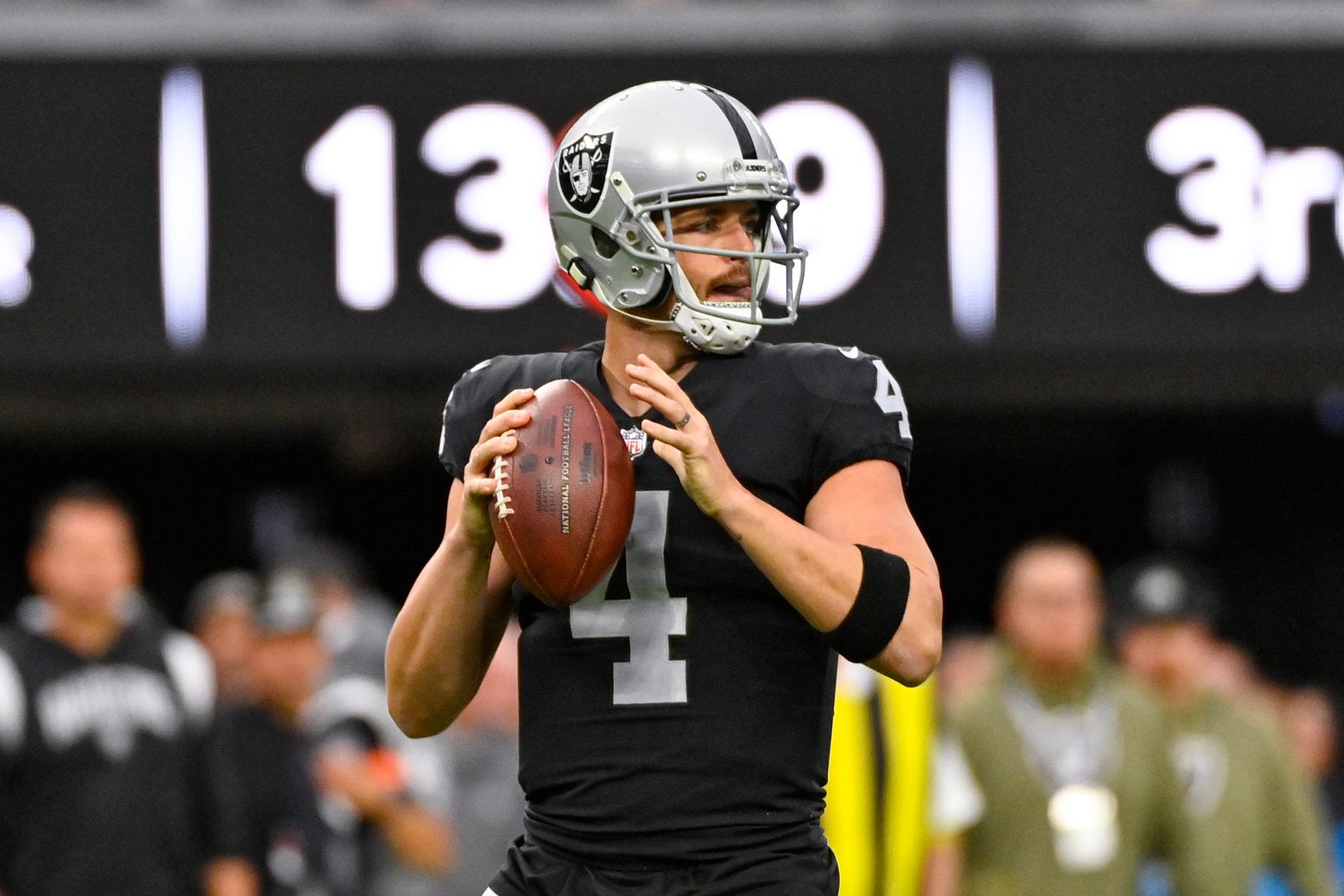 Carr Drives Raiders To Control