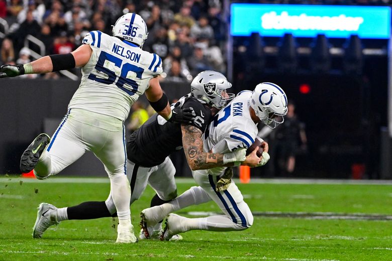 Las Vegas Raiders defensive end Maxx Crosby (98) in the first half