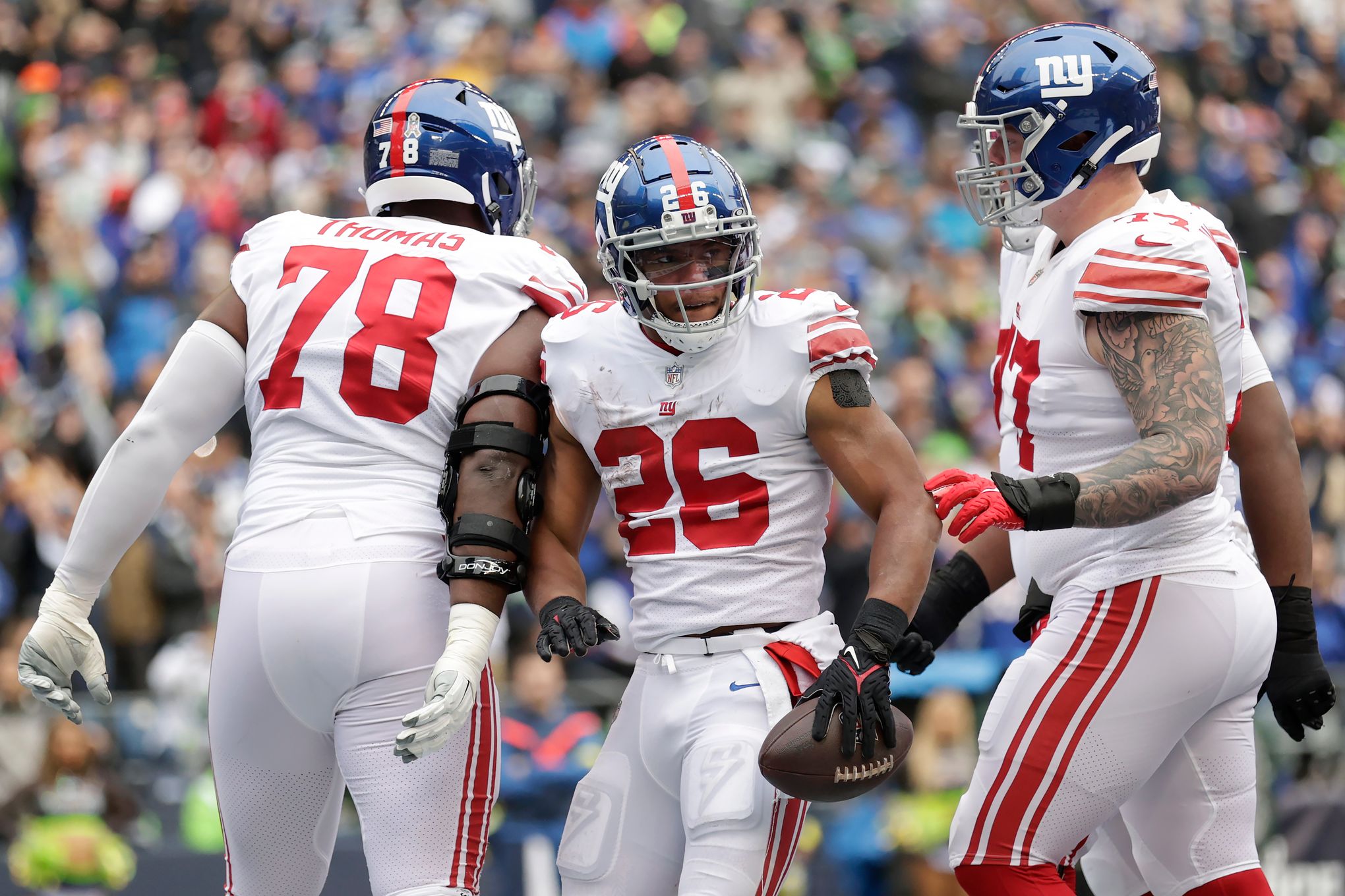 Jones, Barkley lead Giants past Texans