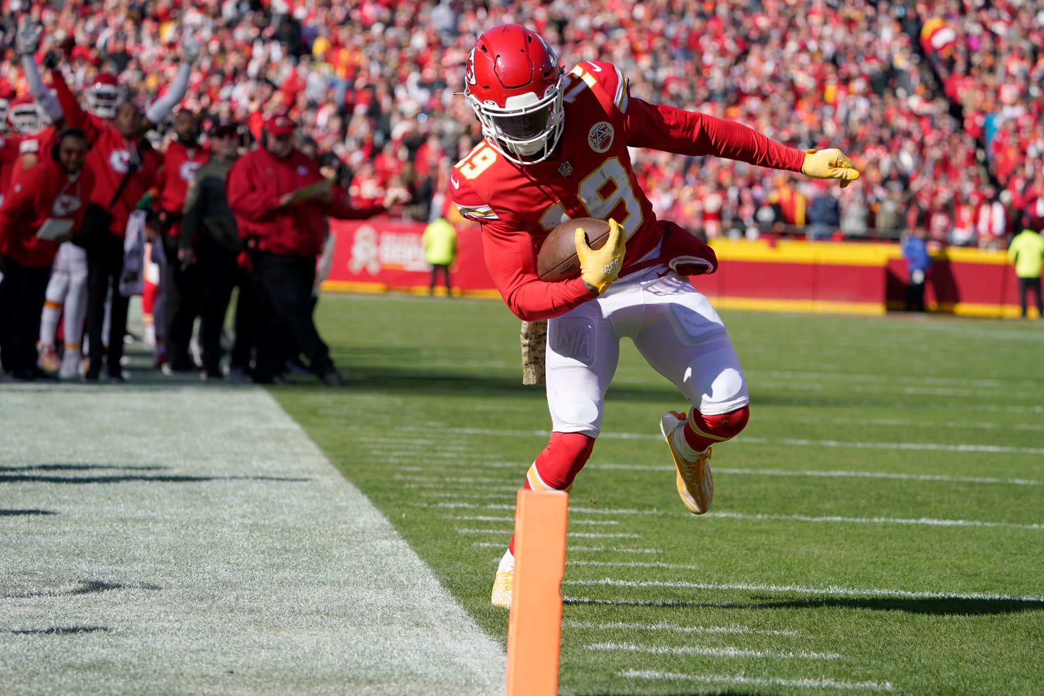 Toney Time: Chiefs wide receiver makes two huge plays in fourth