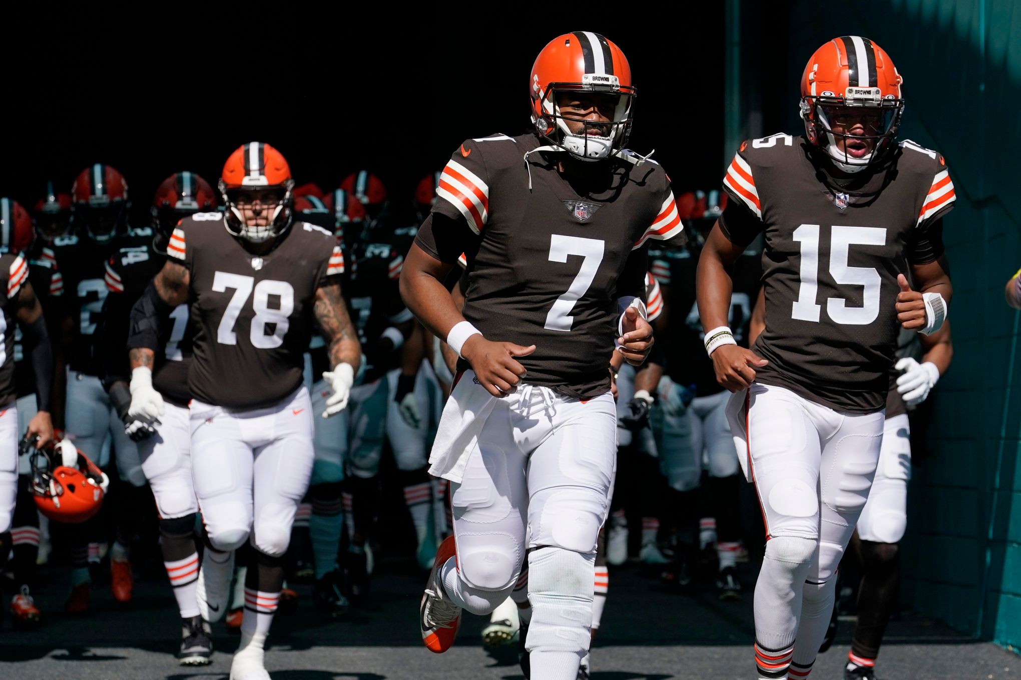 Cleveland Browns quarterback Joshua Dobbs (15) looks to hand off