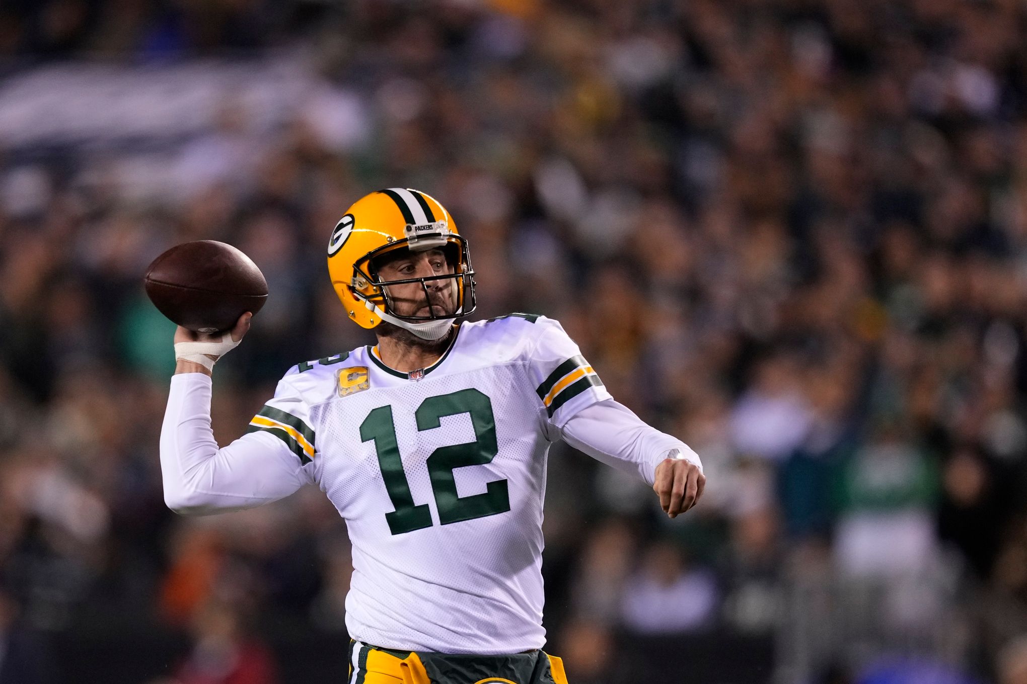 Aaron Rodgers injures ribs in Packers' loss to Eagles